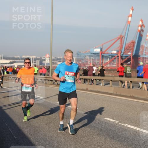 03.10.2025 - Köhlbrandbrückenlauf Yannick Fuchs http://msf.ph/oto/9145411 03.10.2025 08:34:39 Position 2 1030 meine-sportfotos.de
