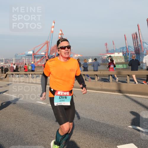 03.10.2025 - Köhlbrandbrückenlauf Yannick Fuchs http://msf.ph/oto/9145446 03.10.2025 08:34:42 Position 2 3266 meine-sportfotos.de