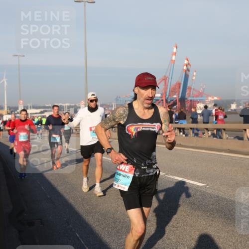 03.10.2025 - Köhlbrandbrückenlauf Yannick Fuchs http://msf.ph/oto/9145467 03.10.2025 08:34:43 Position 2 3007 meine-sportfotos.de