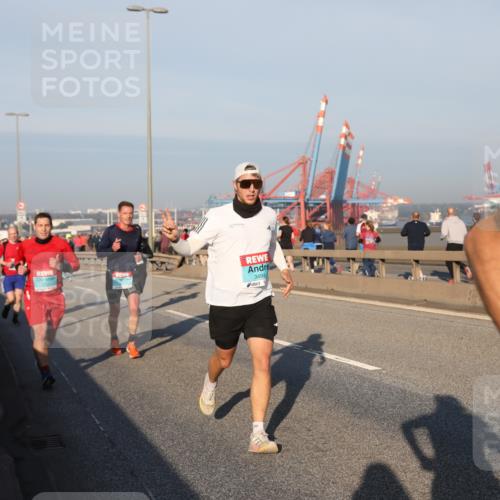 03.10.2025 - Köhlbrandbrückenlauf Yannick Fuchs http://msf.ph/oto/9145483 03.10.2025 08:34:44 Position 2 3494, 30 meine-sportfotos.de