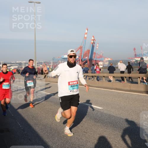 03.10.2025 - Köhlbrandbrückenlauf Yannick Fuchs http://msf.ph/oto/9145487 03.10.2025 08:34:44 Position 2 3494 meine-sportfotos.de
