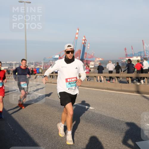 03.10.2025 - Köhlbrandbrückenlauf Yannick Fuchs http://msf.ph/oto/9145492 03.10.2025 08:34:44 Position 2 3494 meine-sportfotos.de
