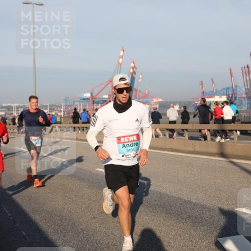 03.10.2025 - Köhlbrandbrückenlauf Yannick Fuchs http://msf.ph/oto/9145498 03.10.2025 08:34:44 Position 2 3494 meine-sportfotos.de