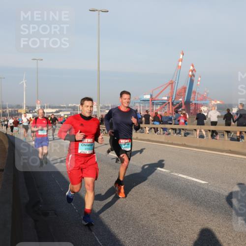 03.10.2025 - Köhlbrandbrückenlauf Yannick Fuchs http://msf.ph/oto/9145510 03.10.2025 08:34:45 Position 2 3705, 3828 meine-sportfotos.de