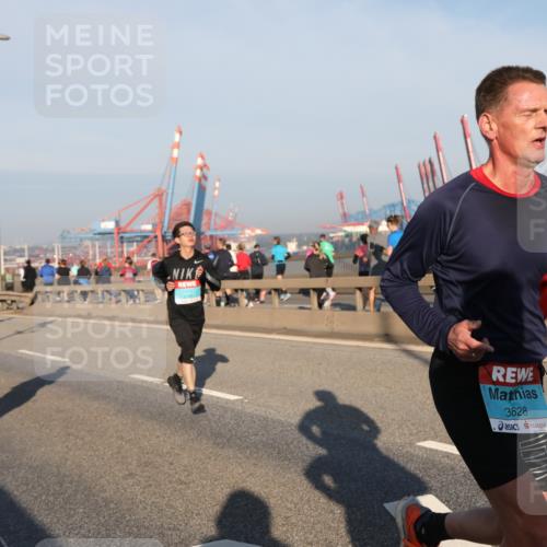 03.10.2025 - Köhlbrandbrückenlauf Yannick Fuchs http://msf.ph/oto/9145539 03.10.2025 08:34:46 Position 2 3628 meine-sportfotos.de