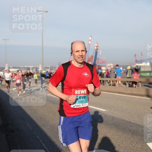 03.10.2025 - Köhlbrandbrückenlauf Yannick Fuchs http://msf.ph/oto/9145559 03.10.2025 08:34:48 Position 2 3491 meine-sportfotos.de