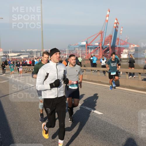 03.10.2025 - Köhlbrandbrückenlauf Yannick Fuchs http://msf.ph/oto/9145634 03.10.2025 08:34:58 Position 2  meine-sportfotos.de