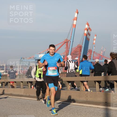 03.10.2025 - Köhlbrandbrückenlauf Yannick Fuchs http://msf.ph/oto/9145659 03.10.2025 08:35:03 Position 2 1023 meine-sportfotos.de
