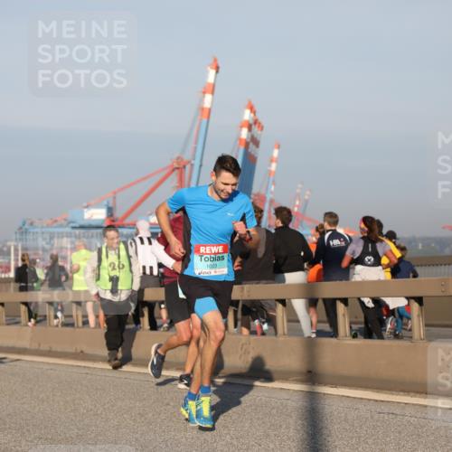 03.10.2025 - Köhlbrandbrückenlauf Yannick Fuchs http://msf.ph/oto/9145666 03.10.2025 08:35:03 Position 2 1023 meine-sportfotos.de