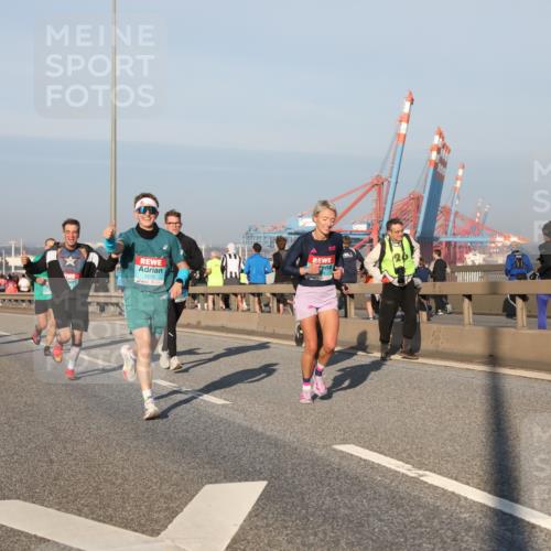 03.10.2025 - Köhlbrandbrückenlauf Yannick Fuchs http://msf.ph/oto/9145696 03.10.2025 08:35:06 Position 2 1275 meine-sportfotos.de