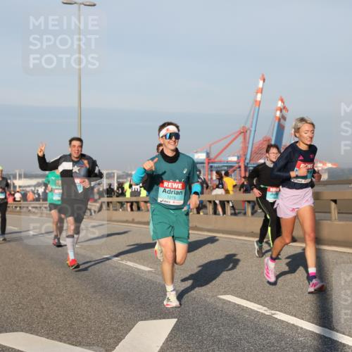 03.10.2025 - Köhlbrandbrückenlauf Yannick Fuchs http://msf.ph/oto/9145715 03.10.2025 08:35:07 Position 2 1275 meine-sportfotos.de