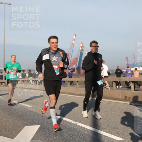 03.10.2025 - Köhlbrandbrückenlauf Yannick Fuchs http://msf.ph/oto/9145740 03.10.2025 08:35:08 Position 2 3083 meine-sportfotos.de