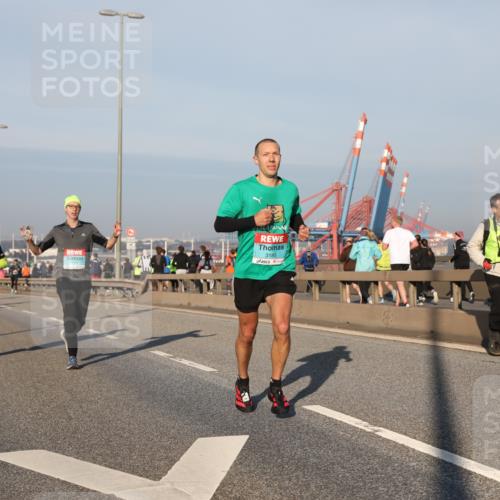 03.10.2025 - Köhlbrandbrückenlauf Yannick Fuchs http://msf.ph/oto/9145753 03.10.2025 08:35:09 Position 2 3185 meine-sportfotos.de