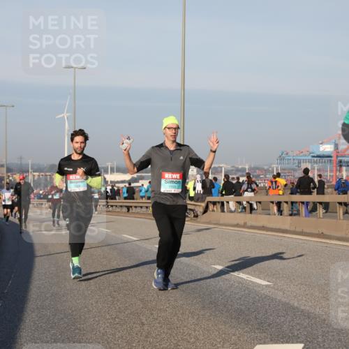 03.10.2025 - Köhlbrandbrückenlauf Yannick Fuchs http://msf.ph/oto/9145758 03.10.2025 08:35:10 Position 2 1224, 1103, 3185 meine-sportfotos.de