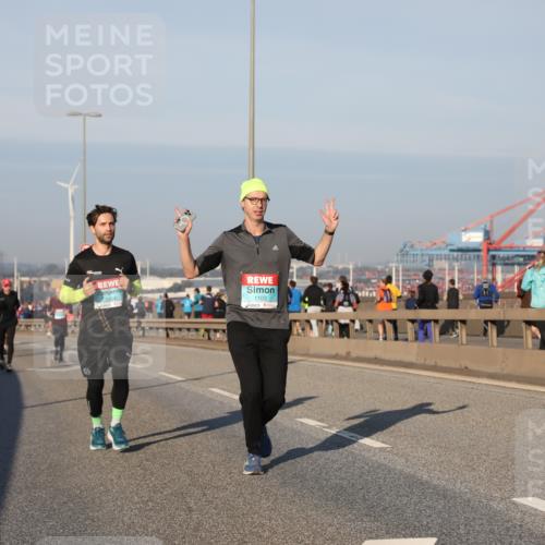 03.10.2025 - Köhlbrandbrückenlauf Yannick Fuchs http://msf.ph/oto/9145766 03.10.2025 08:35:10 Position 2 9, 1224, 1103 meine-sportfotos.de