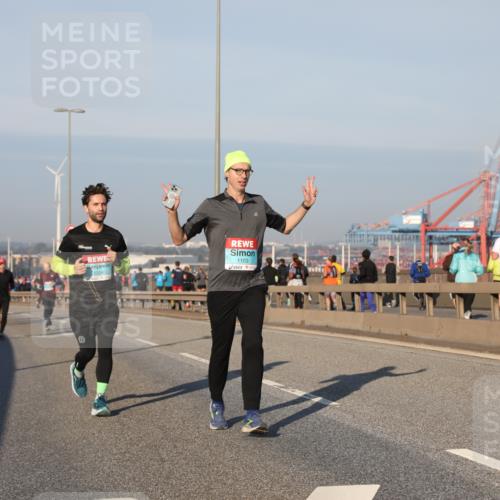 03.10.2025 - Köhlbrandbrückenlauf Yannick Fuchs http://msf.ph/oto/9145768 03.10.2025 08:35:10 Position 2 95, 1224, 1103 meine-sportfotos.de