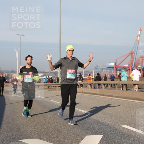 03.10.2025 - Köhlbrandbrückenlauf Yannick Fuchs http://msf.ph/oto/9145772 03.10.2025 08:35:10 Position 2 1224, 1103 meine-sportfotos.de