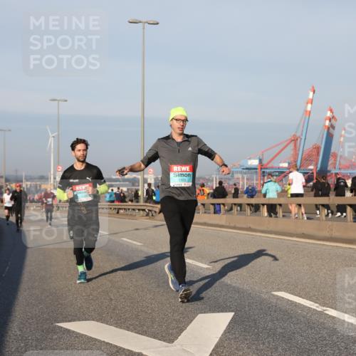 03.10.2025 - Köhlbrandbrückenlauf Yannick Fuchs http://msf.ph/oto/9145775 03.10.2025 08:35:11 Position 2 1224, 1103 meine-sportfotos.de