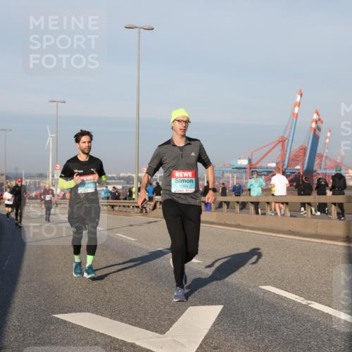 03.10.2025 - Köhlbrandbrückenlauf Yannick Fuchs http://msf.ph/oto/9145777 03.10.2025 08:35:11 Position 2 1103 meine-sportfotos.de