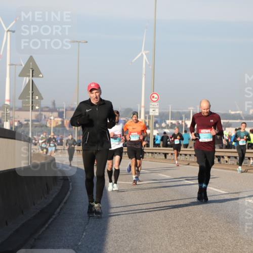 03.10.2025 - Köhlbrandbrückenlauf Yannick Fuchs http://msf.ph/oto/9145811 03.10.2025 08:35:15 Position 2 1, 500, 1, 3834 meine-sportfotos.de