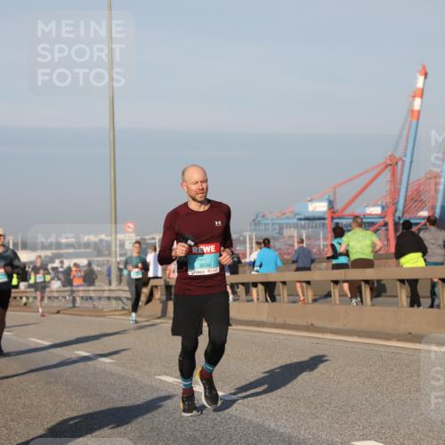 03.10.2025 - Köhlbrandbrückenlauf Yannick Fuchs http://msf.ph/oto/9145827 03.10.2025 08:35:18 Position 2 3834 meine-sportfotos.de