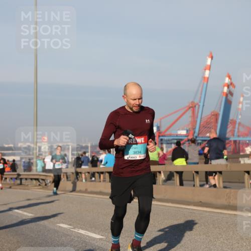 03.10.2025 - Köhlbrandbrückenlauf Yannick Fuchs http://msf.ph/oto/9145838 03.10.2025 08:35:18 Position 2 3834 meine-sportfotos.de