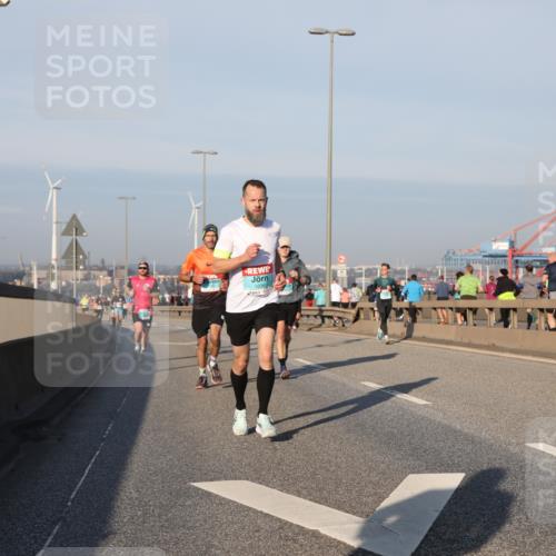 03.10.2025 - Köhlbrandbrückenlauf Yannick Fuchs http://msf.ph/oto/9145842 03.10.2025 08:35:19 Position 2 1036 meine-sportfotos.de