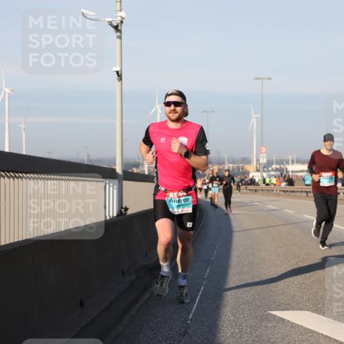 03.10.2025 - Köhlbrandbrückenlauf Yannick Fuchs http://msf.ph/oto/9145882 03.10.2025 08:35:23 Position 2  meine-sportfotos.de