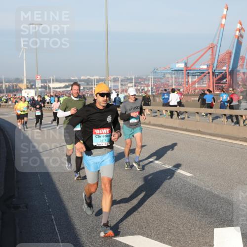 03.10.2025 - Köhlbrandbrückenlauf Yannick Fuchs http://msf.ph/oto/9145933 03.10.2025 08:35:32 Position 2 3414 meine-sportfotos.de