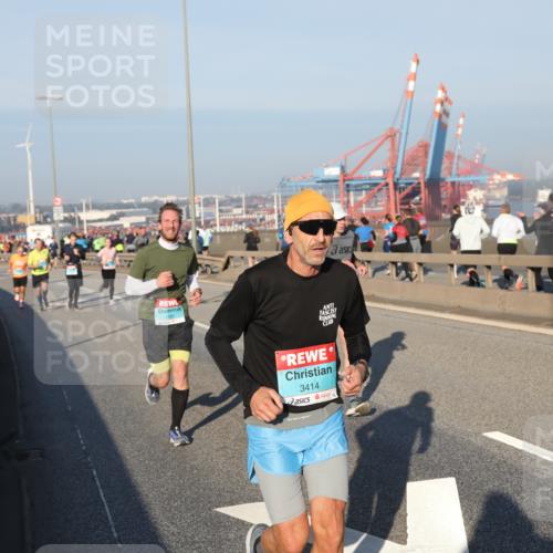 03.10.2025 - Köhlbrandbrückenlauf Yannick Fuchs http://msf.ph/oto/9145943 03.10.2025 08:35:33 Position 2 3414 meine-sportfotos.de