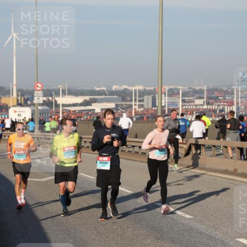 03.10.2025 - Köhlbrandbrückenlauf Yannick Fuchs http://msf.ph/oto/9145963 03.10.2025 08:35:36 Position 2 1083, 3136, 1251 meine-sportfotos.de