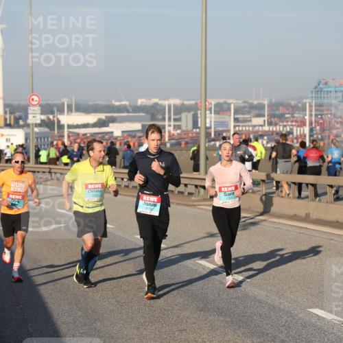 03.10.2025 - Köhlbrandbrückenlauf Yannick Fuchs http://msf.ph/oto/9145970 03.10.2025 08:35:36 Position 2 1083, 3136, 1251 meine-sportfotos.de