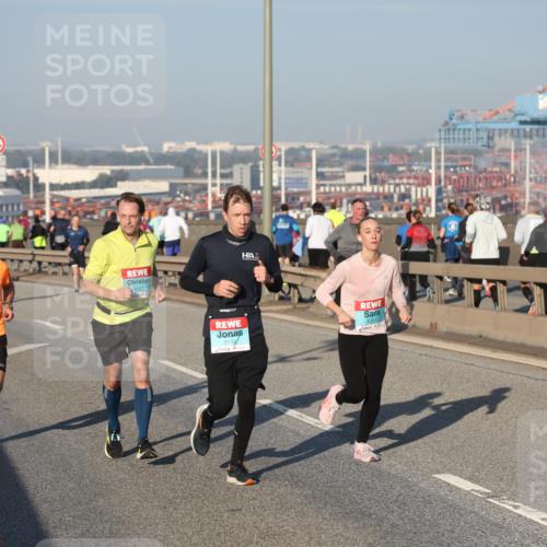 03.10.2025 - Köhlbrandbrückenlauf Yannick Fuchs http://msf.ph/oto/9145974 03.10.2025 08:35:37 Position 2 1083, 1251, 3136 meine-sportfotos.de
