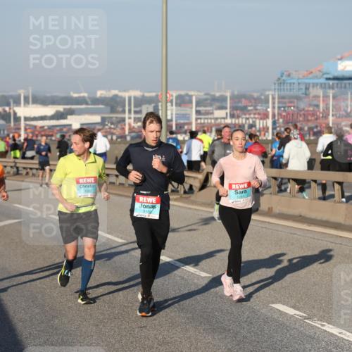 03.10.2025 - Köhlbrandbrückenlauf Yannick Fuchs http://msf.ph/oto/9145978 03.10.2025 08:35:37 Position 2 1083, 3136, 1251 meine-sportfotos.de