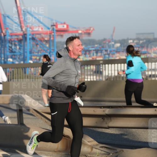 03.10.2025 - Köhlbrandbrückenlauf Yannick Fuchs http://msf.ph/oto/9146015 03.10.2025 08:35:43 Position 2  meine-sportfotos.de