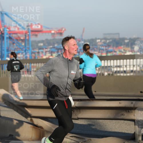 03.10.2025 - Köhlbrandbrückenlauf Yannick Fuchs http://msf.ph/oto/9146018 03.10.2025 08:35:43 Position 2 118 meine-sportfotos.de