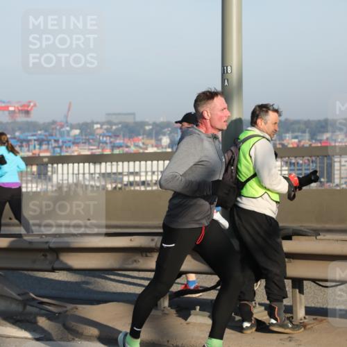 03.10.2025 - Köhlbrandbrückenlauf Yannick Fuchs http://msf.ph/oto/9146024 03.10.2025 08:35:43 Position 2  meine-sportfotos.de