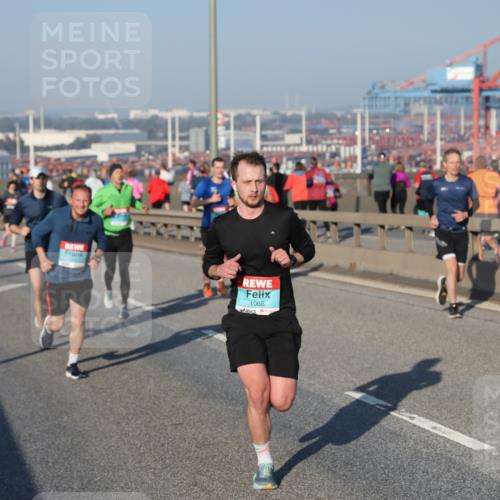 03.10.2025 - Köhlbrandbrückenlauf Yannick Fuchs http://msf.ph/oto/9146041 03.10.2025 08:35:46 Position 2 1068 meine-sportfotos.de