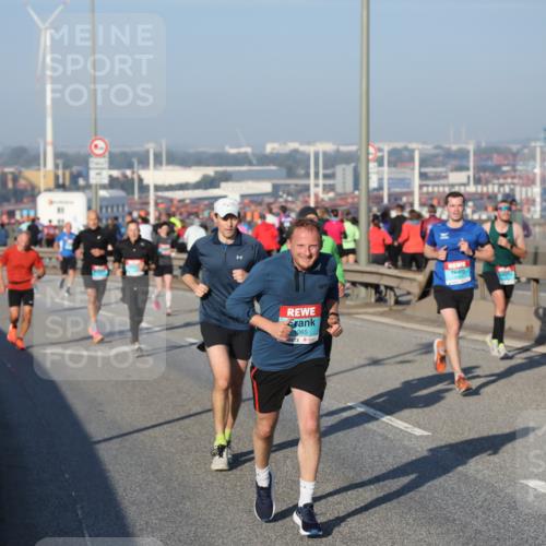 03.10.2025 - Köhlbrandbrückenlauf Yannick Fuchs http://msf.ph/oto/9146055 03.10.2025 08:35:47 Position 2 1265 meine-sportfotos.de