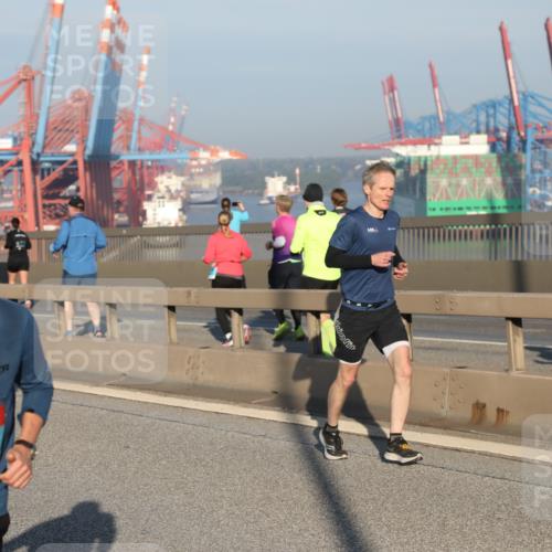 03.10.2025 - Köhlbrandbrückenlauf Yannick Fuchs http://msf.ph/oto/9146075 03.10.2025 08:35:49 Position 2 1265 meine-sportfotos.de