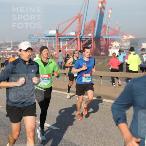 03.10.2025 - Köhlbrandbrückenlauf Yannick Fuchs http://msf.ph/oto/9146078 03.10.2025 08:35:50 Position 2 1010, 3181, 1265 meine-sportfotos.de