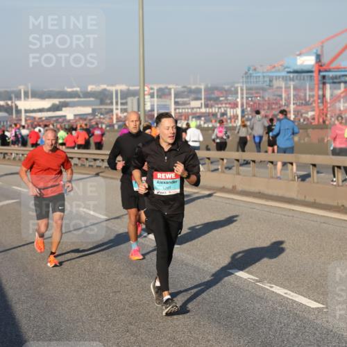 03.10.2025 - Köhlbrandbrückenlauf Yannick Fuchs http://msf.ph/oto/9146101 03.10.2025 08:35:52 Position 2 1261 meine-sportfotos.de
