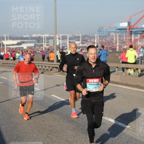 03.10.2025 - Köhlbrandbrückenlauf Yannick Fuchs http://msf.ph/oto/9146107 03.10.2025 08:35:53 Position 2 1261 meine-sportfotos.de