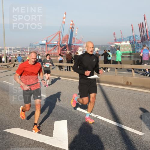 03.10.2025 - Köhlbrandbrückenlauf Yannick Fuchs http://msf.ph/oto/9146123 03.10.2025 08:35:55 Position 2  meine-sportfotos.de