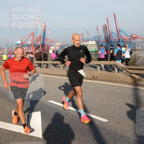 03.10.2025 - Köhlbrandbrückenlauf Yannick Fuchs http://msf.ph/oto/9146131 03.10.2025 08:35:56 Position 2  meine-sportfotos.de