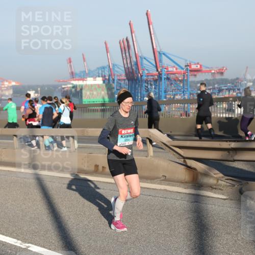 03.10.2025 - Köhlbrandbrückenlauf Yannick Fuchs http://msf.ph/oto/9146156 03.10.2025 08:35:58 Position 2 1258 meine-sportfotos.de