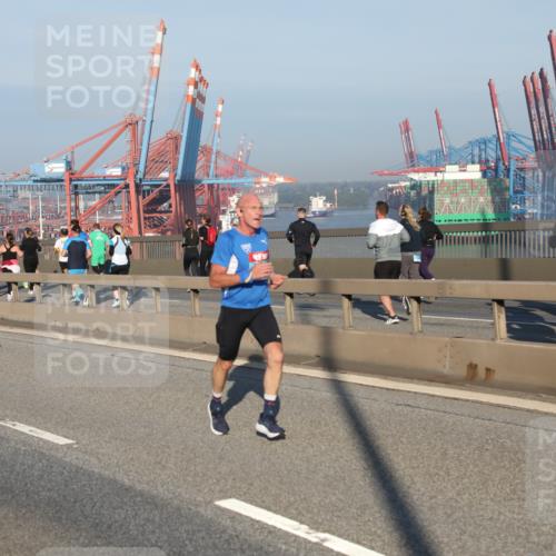 03.10.2025 - Köhlbrandbrückenlauf Yannick Fuchs http://msf.ph/oto/9146197 03.10.2025 08:36:02 Position 2  meine-sportfotos.de