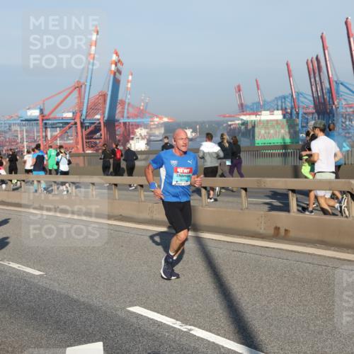 03.10.2025 - Köhlbrandbrückenlauf Yannick Fuchs http://msf.ph/oto/9146204 03.10.2025 08:36:02 Position 2 3079 meine-sportfotos.de