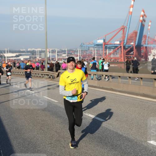03.10.2025 - Köhlbrandbrückenlauf Yannick Fuchs http://msf.ph/oto/9146212 03.10.2025 08:36:03 Position 2 3332 meine-sportfotos.de