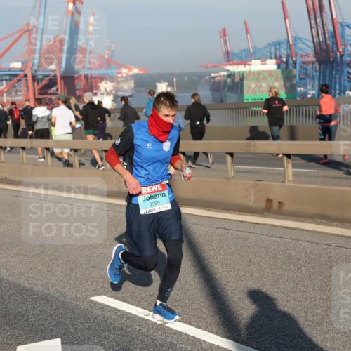 03.10.2025 - Köhlbrandbrückenlauf Yannick Fuchs http://msf.ph/oto/9146229 03.10.2025 08:36:04 Position 2 2955 meine-sportfotos.de